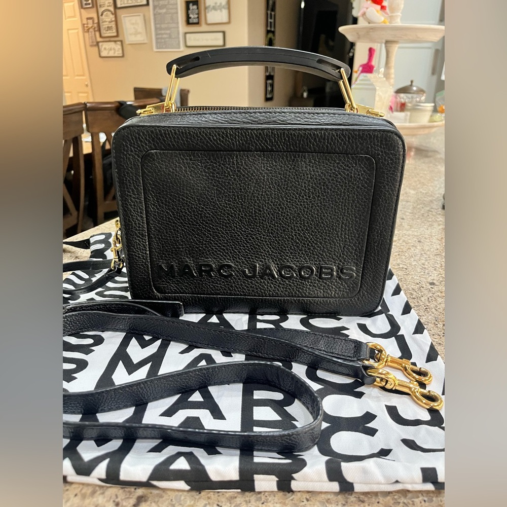 🔥🔥MARC JACOBS THE
BOX BAG/CROSSBODY (EUC) Paid  $425🔥🔥